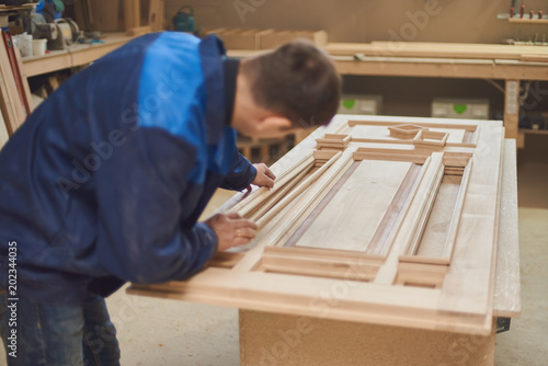 a carpenter makes a door