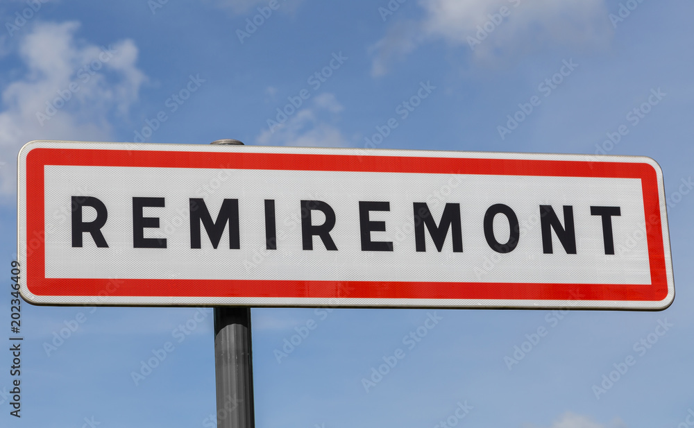 Remiremont Straßenschild in Vogesen Frankreich Remiremont Straßenschild in Vogesen Frankreich