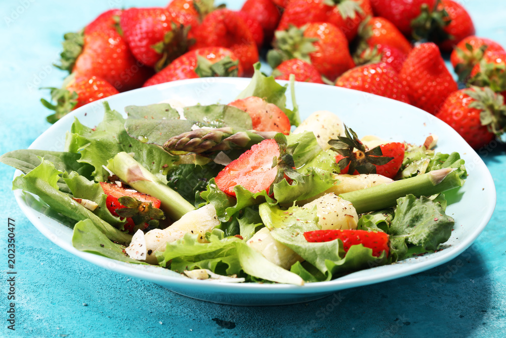Vegan Asparagus salad with strawberries
