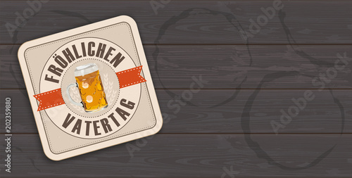 Fröhlichen Vatertag Bierdeckel auf einem alten dunklen Holztisch