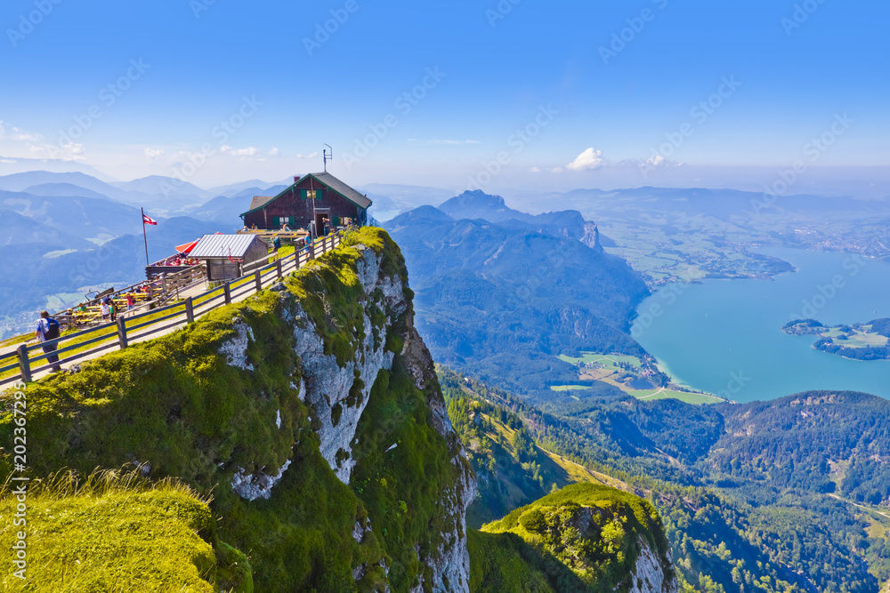 Fototapeta premium Panoramiczny widok z Schafberg na Mondsee w Austrii