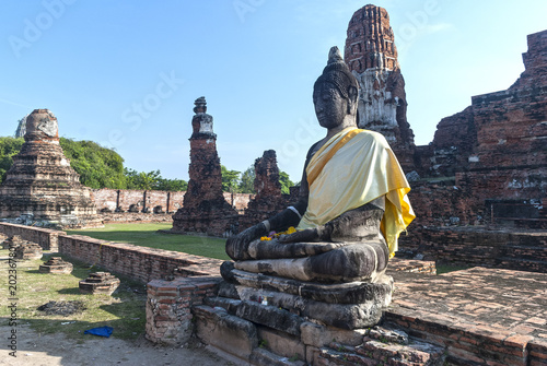 Статуя сидящего Будды в Аютайе