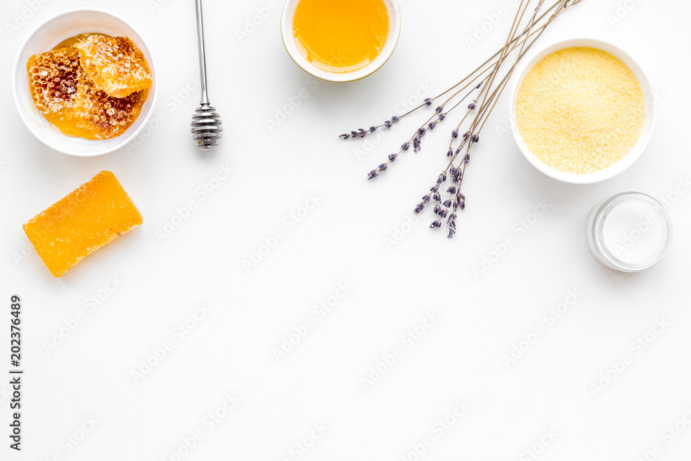 Fotografie Homemade cosmetics with honey