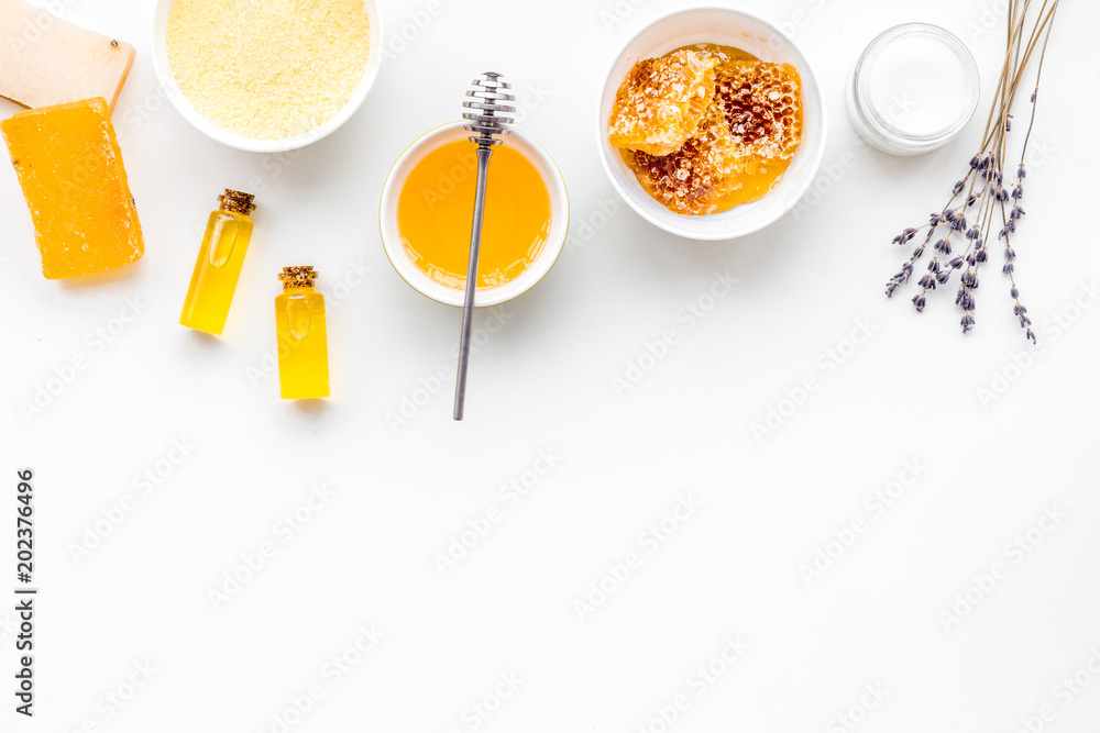 Fotografie Homemade cosmetics with honey