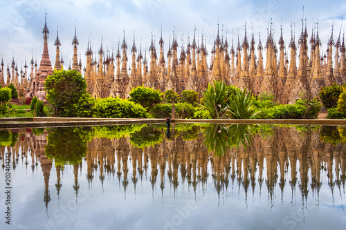 Cuadro en lienzo Scenic view of pagodas in Kakku with water reflection, Myanmar