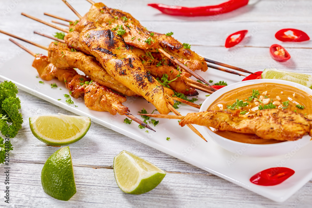 Φωτογραφία Chicken satay with tasty peanut sauce