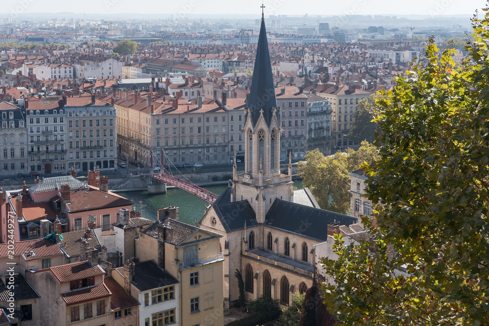 Lyon, vue sur l'église Saint-Georges 
