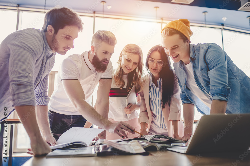 © Vasyl - Group of people working in modern office