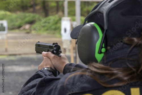 Foto Shooting Police officers shoot from gun to target