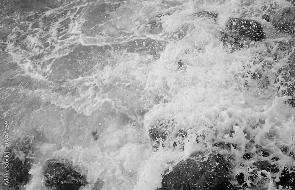 Φωτογραφία Laesoe / Denmark: The strong surf of the Baltic Sea surges against the boulders