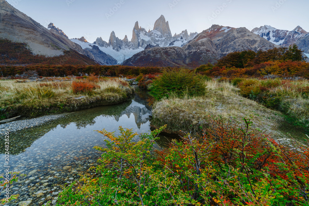 Φωτογραφία View of Mount Fitz Roy in the National Park Los Glaciares National Park during sunset