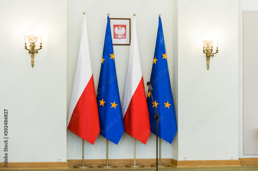 konferencja prasowa flagi Polski Unii Europejskiej - obrazy, fototapety, plakaty 