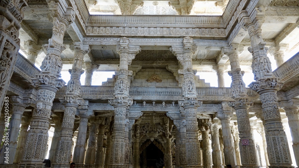 Bildhauerkunst im Ranakpur Jain Tempel in Rajasthan, Indien