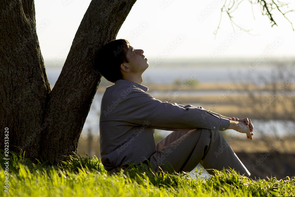 Φωτογραφία young man turns to God with hope, the concept of faith and spirituality