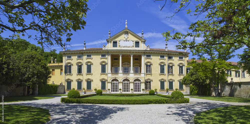 Villa Veneta in Stile Neoclassico, Venetian Villa in Neoclassical Style