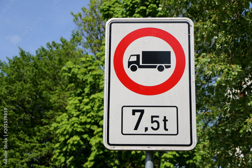 Fahrverbot für Lastwagen über 7,5 Tonnen