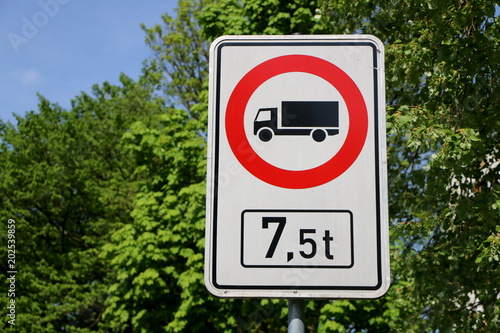 Fahrverbot für Lastwagen über 7,5 Tonnen