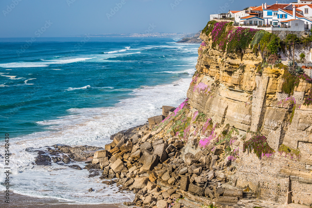 Φωτογραφία Azenhas do Mar white village landmark on the cliff and Atlantic ocean, Sintra, Lisbon, Portugal, Europe