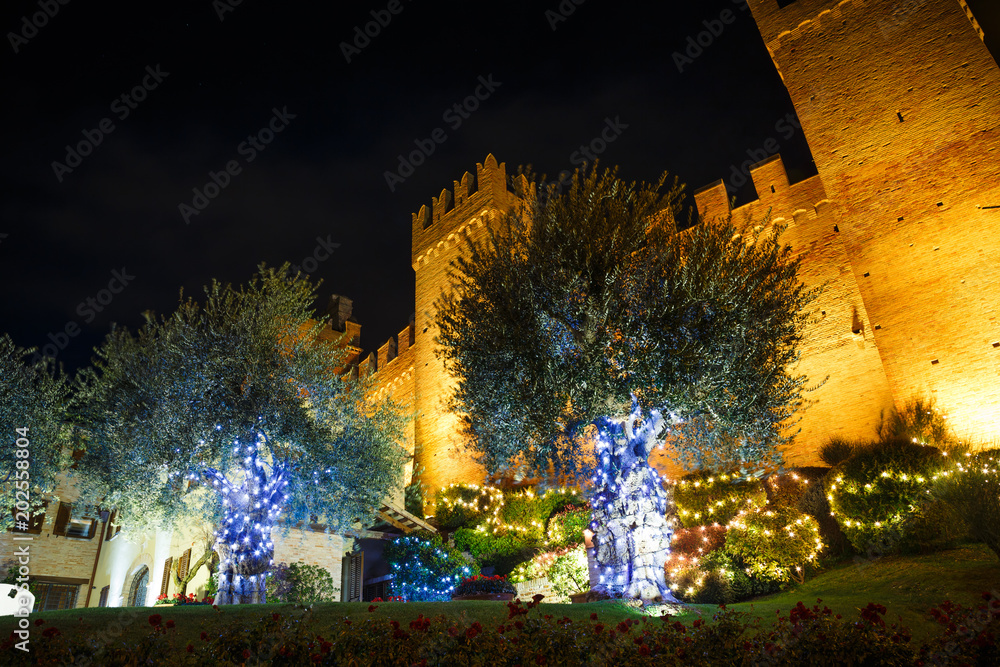 Φωτογραφία Night view of the awesome medieval Gradara castle near Pesaro city during the Christmas holidays, Marche, Italy