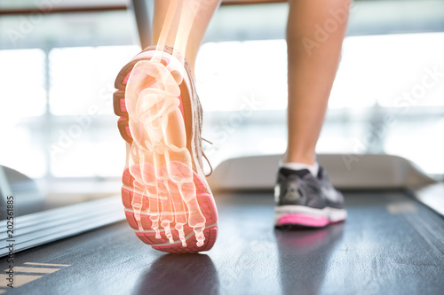 Highlighted foot of woman on treadmill © WavebreakmediaMicro