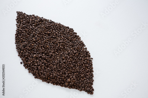 Coffee beans forming eye shape © WavebreakmediaMicro