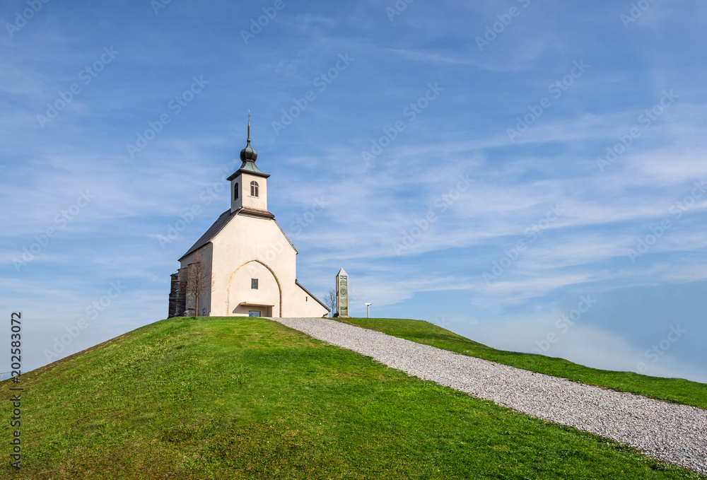 Wolfgangikirche auf Hügel in der Steiermark (A)