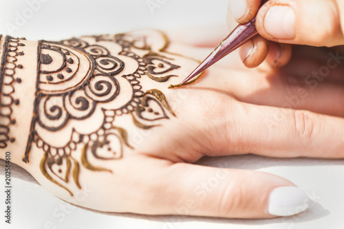 henna drawing mehendi