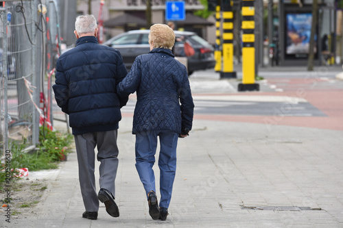 vieux seniors age retraite pension couple © JeanLuc