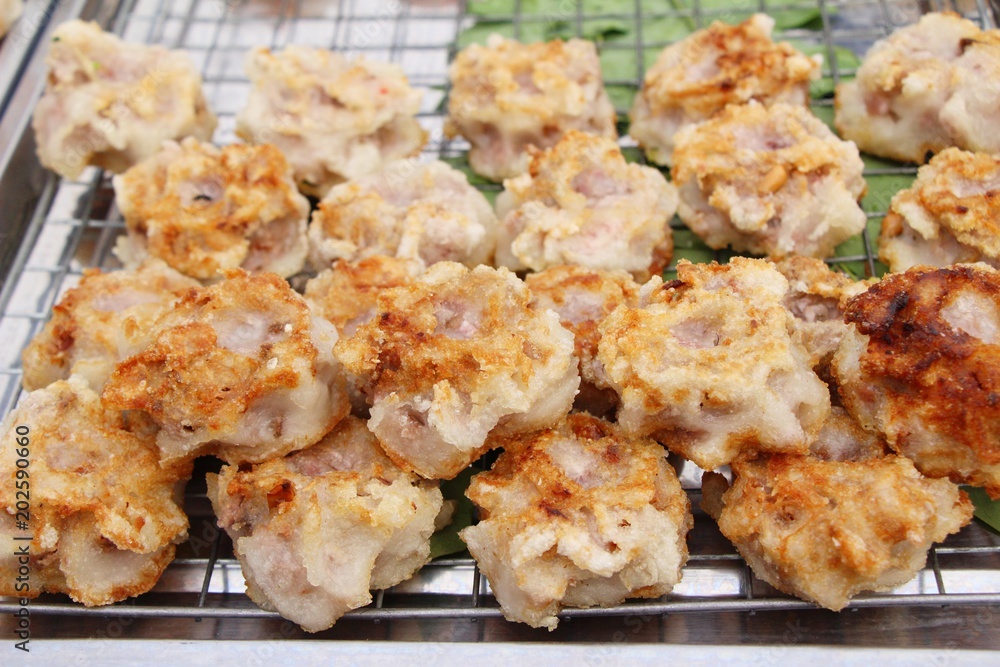 Steamed dumpling stuffed with taro is delicious Steamed dumpling stuffed with taro is delicious