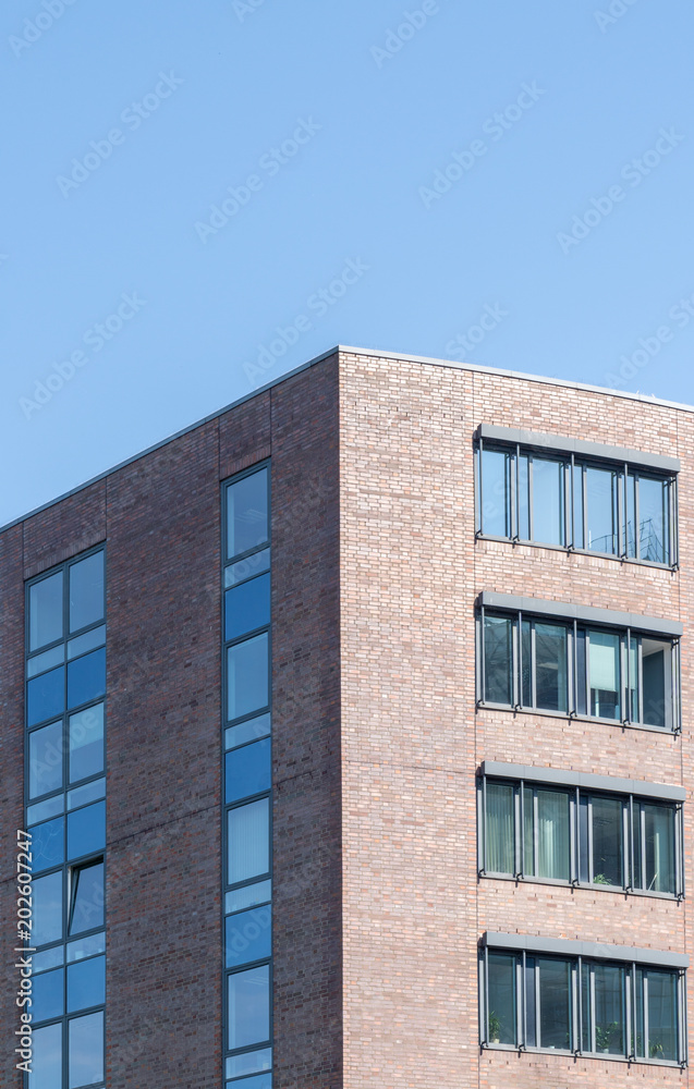 Fassade mit modernen Fenstern eines Bürohauses