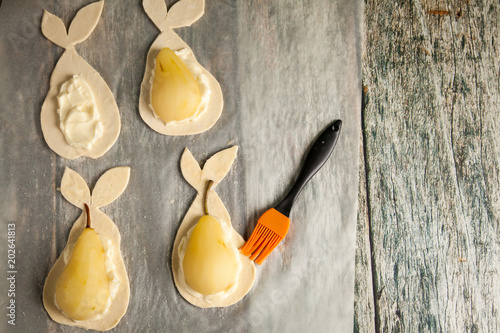 Preparing pears on puff pastry