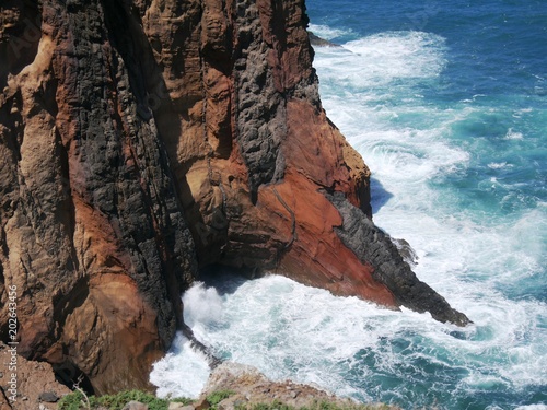 Falaises volcaniques dans l'Atlantique sur la péninsule de Sâo Lourenço île de Madère au Portugal.