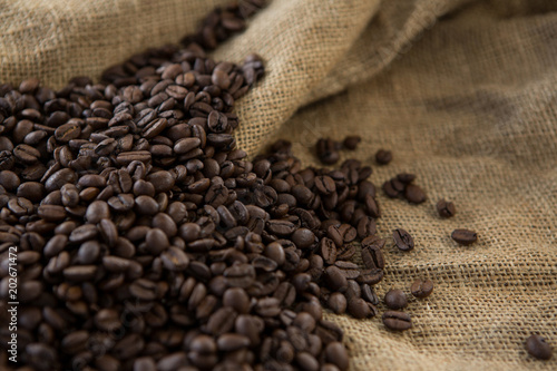 Roasted coffee beans on sack © WavebreakmediaMicro