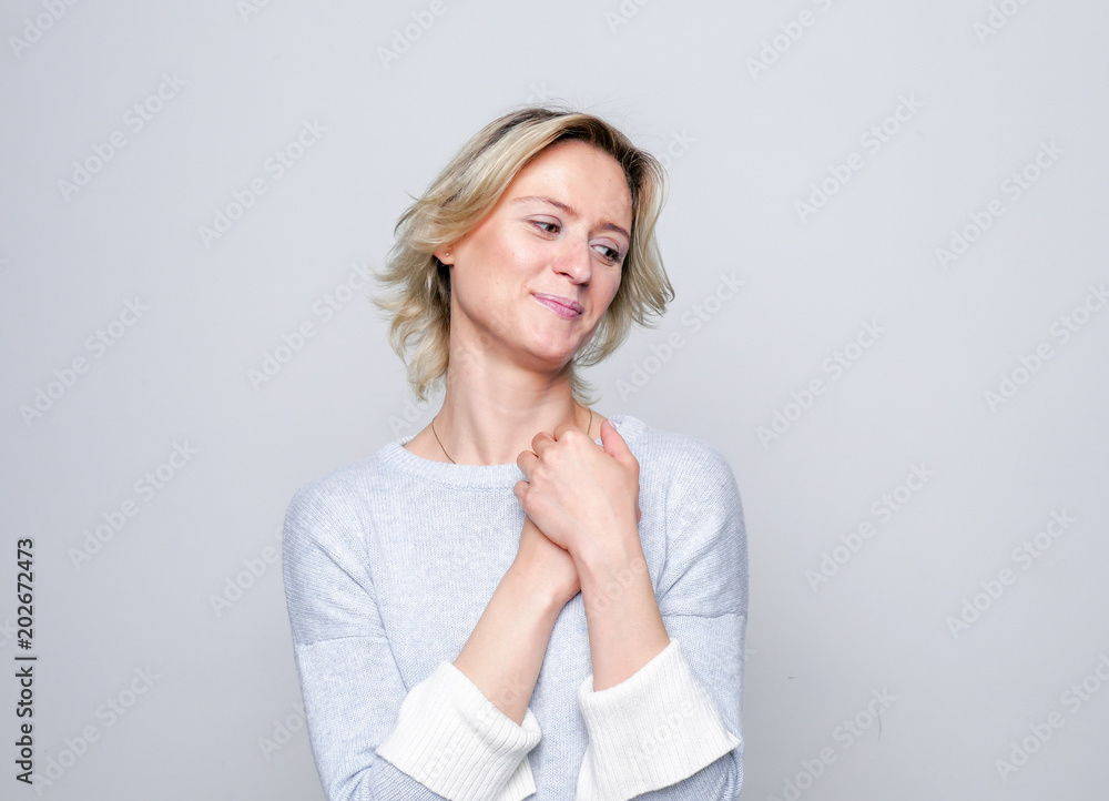 Ταπετσαρία Adult tenderness woman posing in studio