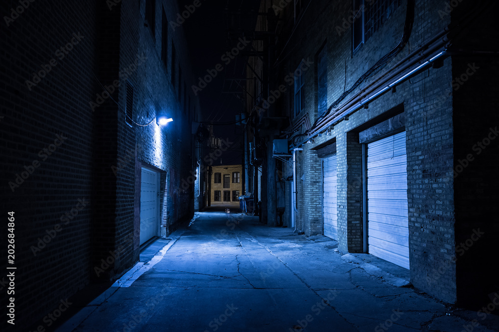 Dark and eerie urban city alley at night - obrazy, fototapety, plakaty 