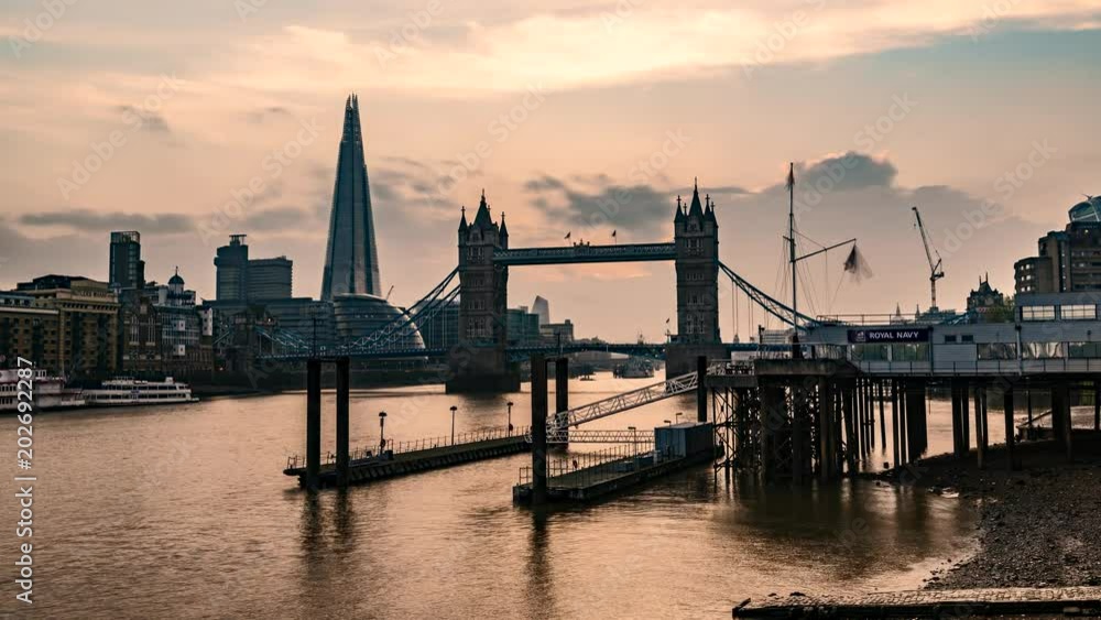 8k time lapse view of Tower bridge in London at sunset, transition into night (holy grail) 8k time lapse view of Tower bridge in London at sunset, transition into night (holy grail)