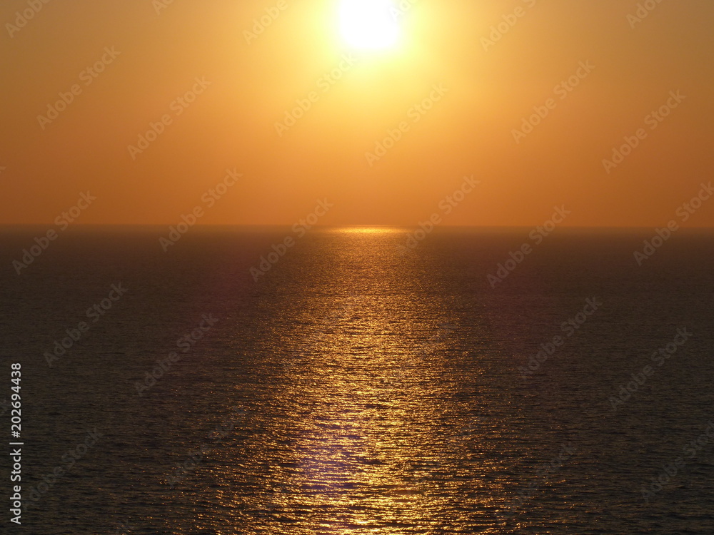 Fototapeta premium golden sunset over sea
