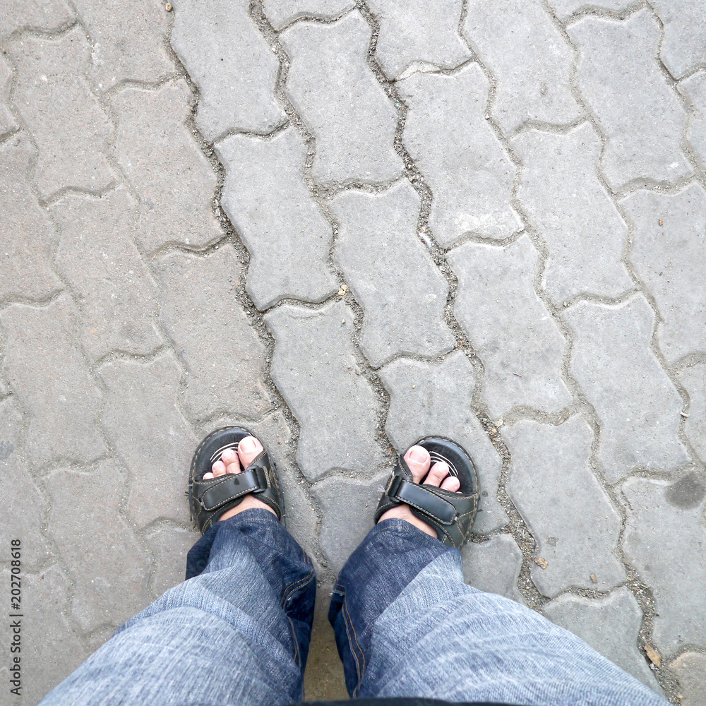 Fototapeta premium man standing on sidewalk