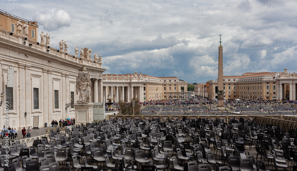 Square near St. Peter's Cathedral before the canonization of John Paul II