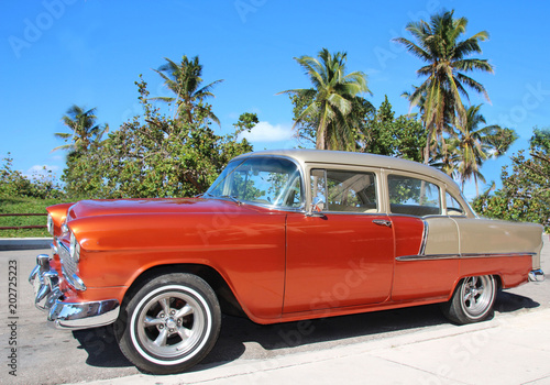Vintage car on the streets of Havana Cuba © Dumebi