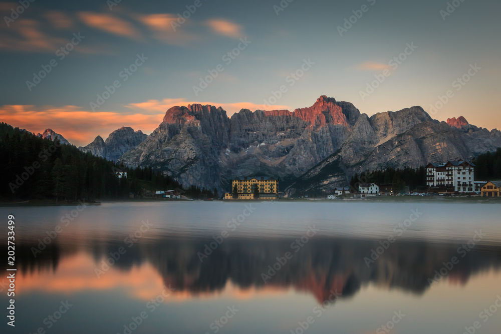 Misurina See - Sonnenaufgang am Misurina See - Dolomiten -  in der Nähe von Cortina d’Ampezzo