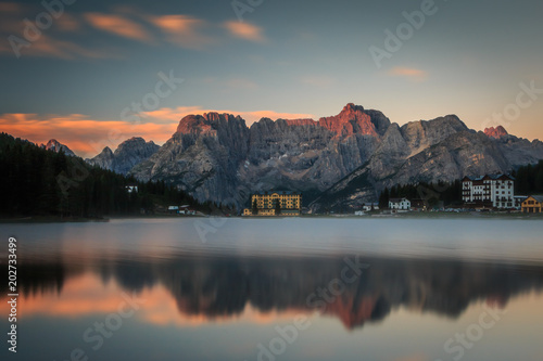 Misurina See - Sonnenaufgang am Misurina See - Dolomiten - in der Nähe von Cortina d’Ampezzo