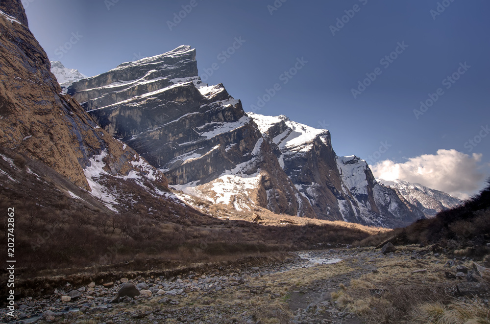 Obraz premium Valley on the vay to Annapurna base camp, Nepal