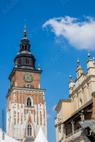 Tour de l'Hôtel de Ville et Place Rynek Głowny à Cracovie