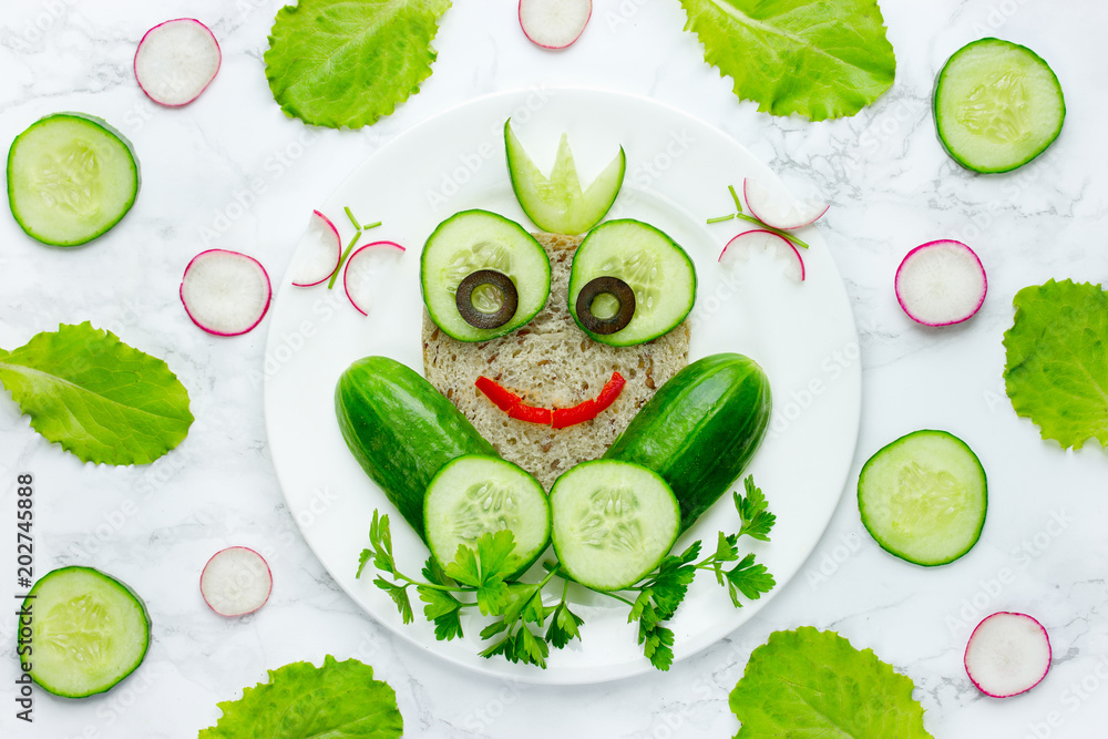 Φωτογραφία Frog sandwich for kids, animal sandwich, healthy vegetarian sandwich