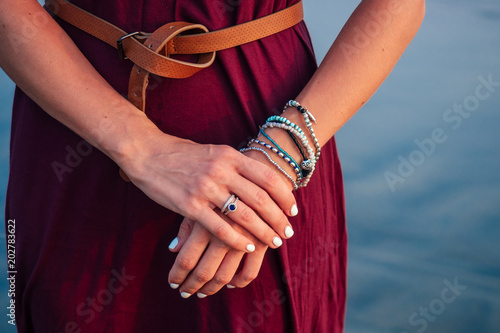 Fotografie beautiful and well-groomed hands with a natural manicure with chic and elegant b