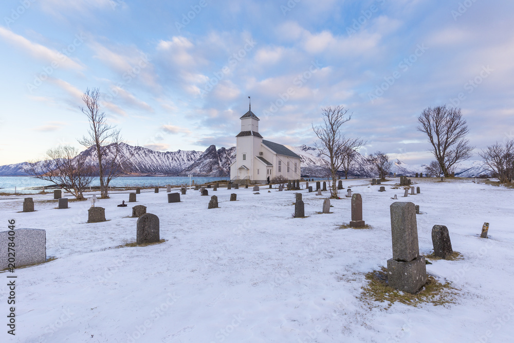 Φωτογραφία Cemetery of Gimsoy parish church, Lofoten, Norway