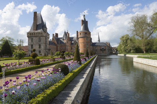 Patère de fleurs au château de madame de Maintenon  photo