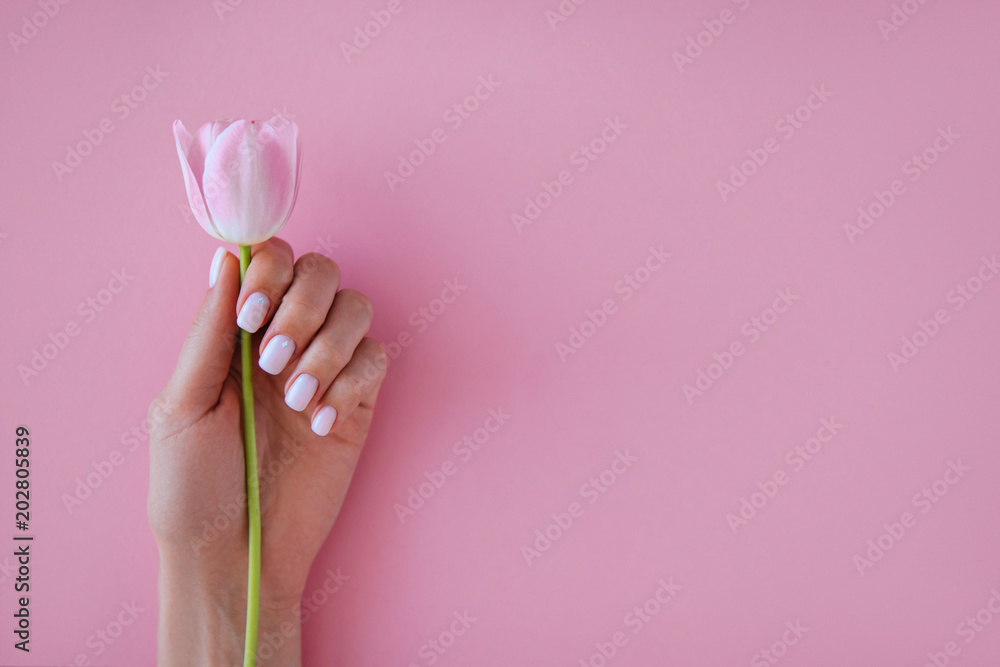 Fototapeta Manicure i kwiat