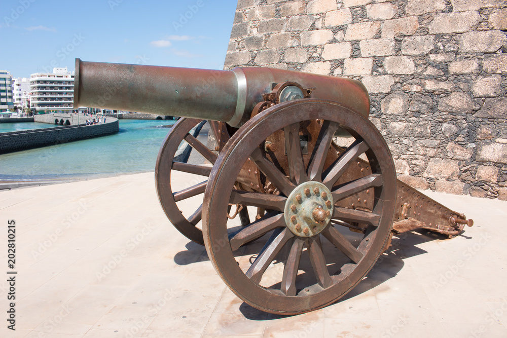 Obuses de bronce Modelo „Plasencia“ de Castillo de San Gabriel Arrecife  Lanzarote Kanaren island Spain (historische Kanonen)